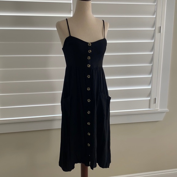 Good Luck Gem Dresses & Skirts - Black button front midi dress size Medium like new